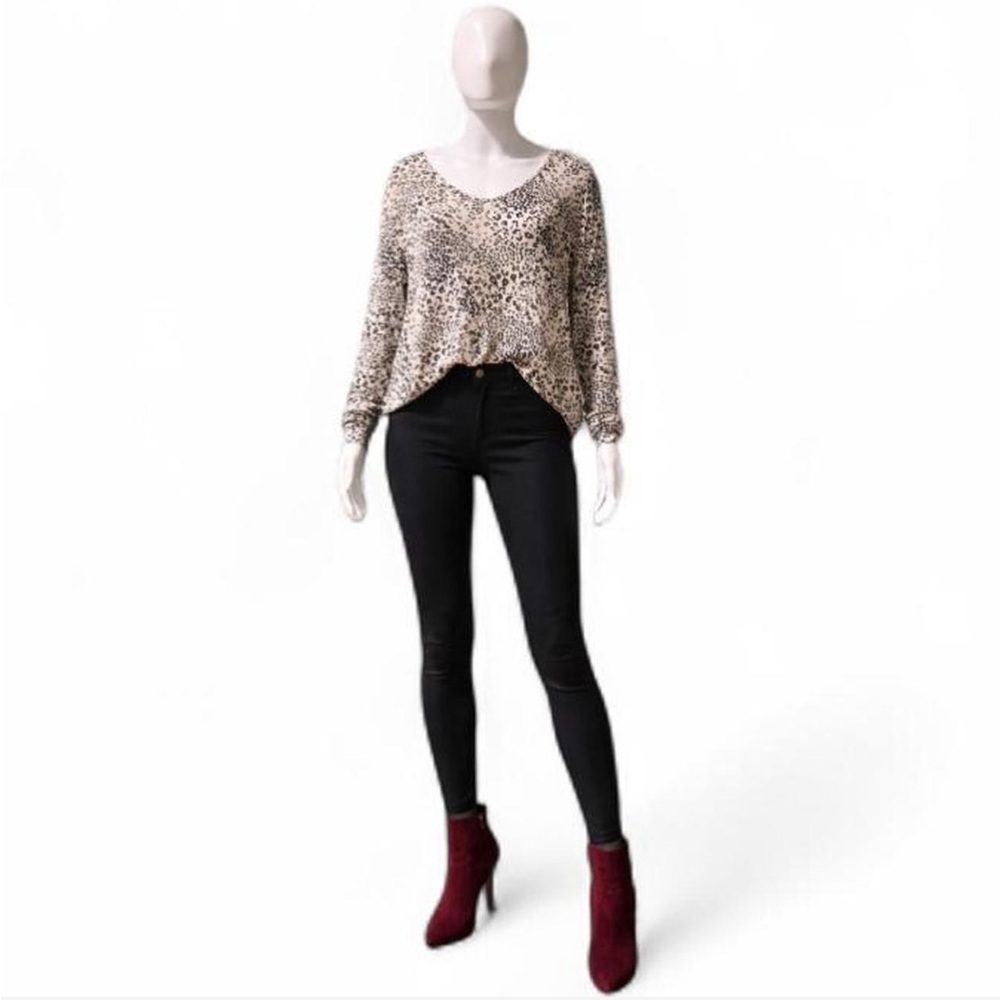 Leopard Print Hi-Lo Long Sleeve Top
